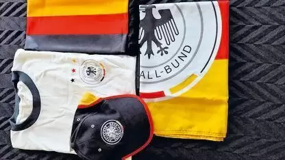 >>>>>>>>  Nationalmannschaft, Jahrgang 2005, sehr guter Zustand, ungetragen bzw. nicht benutzt, bestehend aus Trikot der Größe X