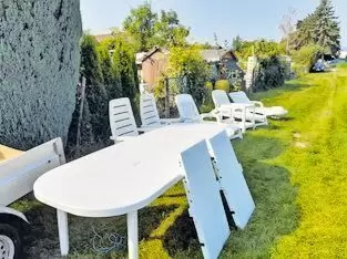 Gartenmöbel zu verkaufen 3 Liegen 2 Stühle, ausziehbarer Tisch, Beistelltisch. Deutsche Marken, 200 Euro VHB