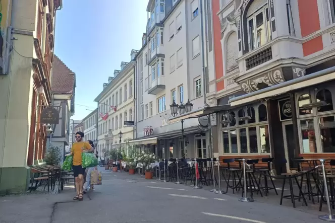 Die Altstadt ist mit ihren Kneipen, Bars, Cafés und Restaurants das Ausgehviertel in Kaiserslautern. Zwischen St.-Martins-Platz