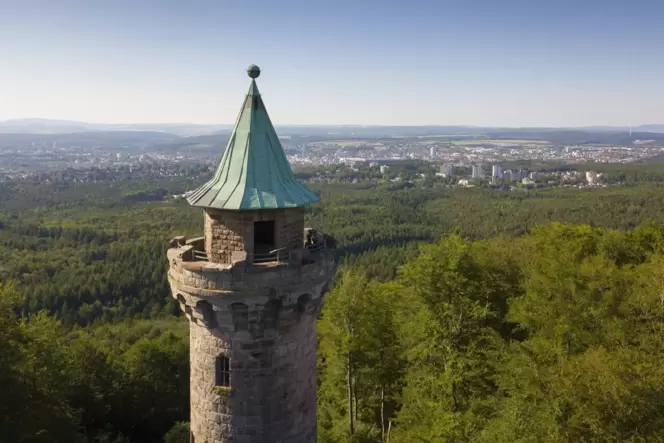 Der Humbergturm im südlichen Stadtwald ist ein beliebtes Ausflugsziel.