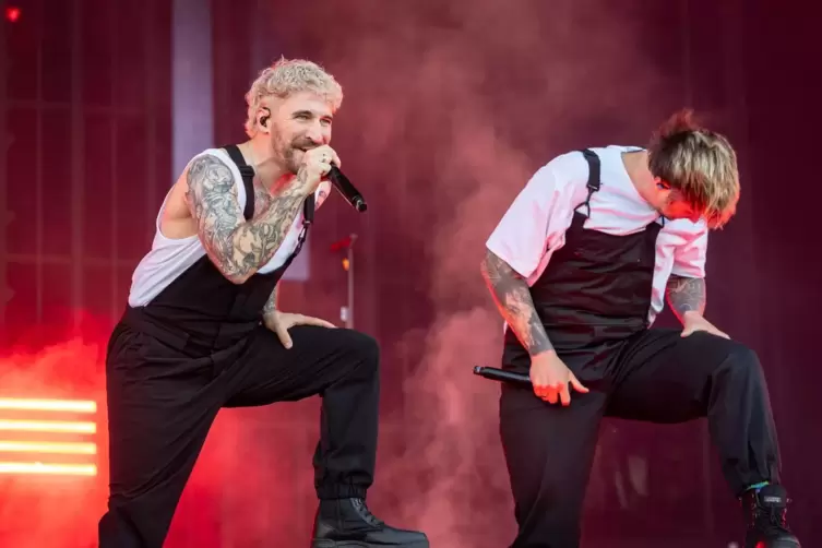 Auch Electric Callboy mit Nico Sallach (links) und Kevin Ratajczak sind am Abend zuvor in N&uuml;rnberg aufgetreten. 