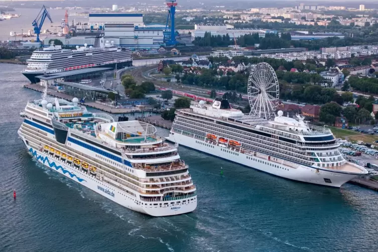 Kreuzfahrtschiffe in Rostock-Warnem&uuml;nde