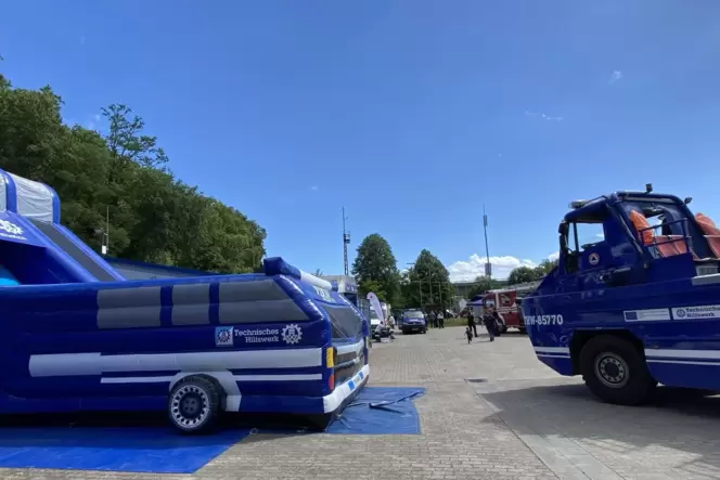 Die Hüpfburg des THW wurde von den Kindern sofort in Beschlag genommen.