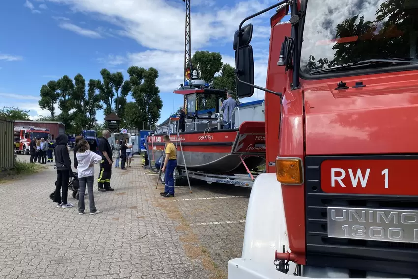 Die Feuerwehr, das DRK und die Polizei waren auch vertreten.