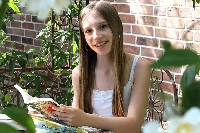 Lill Larsen gibt zu, dass sie vor dem Bundesentscheid des Vorlesewettbewerbs nervös ist.