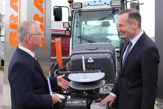 Stefan Braun (links), hier bei einem Besuch den damaligen Landeswirtschaftsministers Volker Wissing im Jahr 2020, kann mit seine