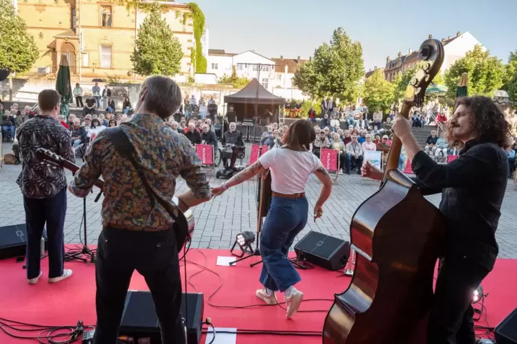 Da wurden nicht nur die Mamas durchgesch&uuml;ttelt: Die &bdquo;Mama Shakers&ldquo; sorgten am Freitagabend f&uuml;r den richtigen Groove. 
