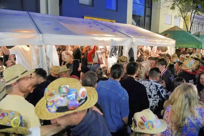 Frankenthaler Strohhutfest:: Beim Ski Club geht die Post ab.