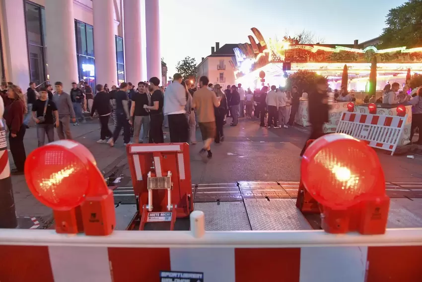 Frankenthaler Strohhutfest: Einfahrtssperren an der Zwölf-Apostel-Kirche.