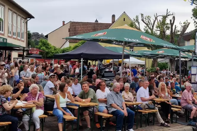 Die Festplätze beim Schuhmachermarkt waren immer gut gefüllt.