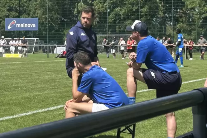 Konsterniert: das FKP-Trainerteam.