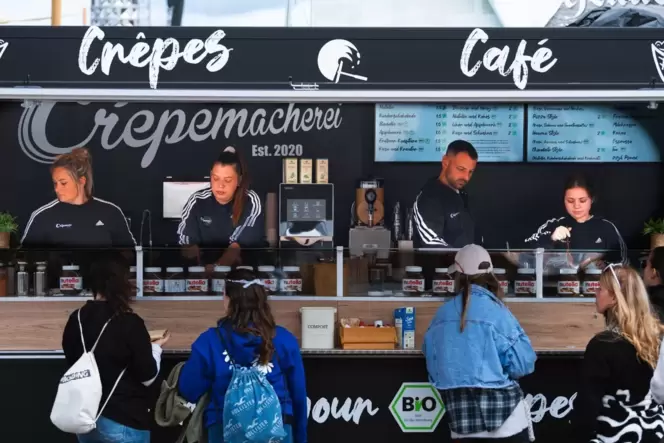 Mit ihren Ständen sind die Speyerer Crêpemacher in ganz Deutschland vertreten. Und seit 2023 auch auf dem Nürbrugring.