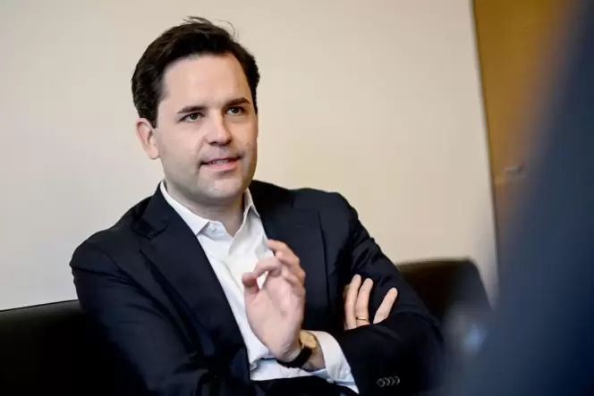 Der Bundesvorsitzende der Jungen Union, Johannes Winkel, fordert, die geplante Rentenerhöhung zu reduzieren und stattdessen in B