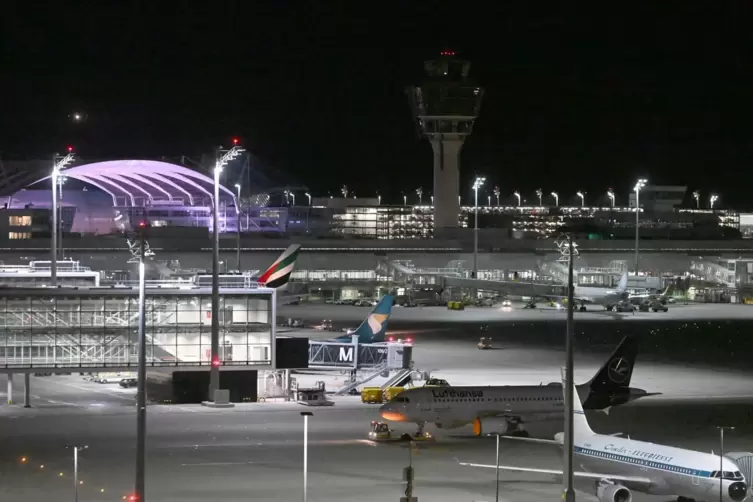 Flughafen M&uuml;nchen bei Nacht