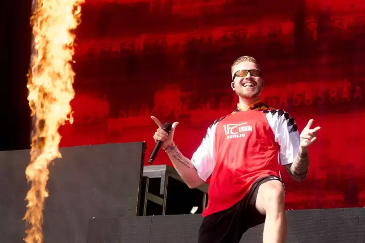 Der deutsche Rapper Finch auf der Mainstage des N&uuml;rburgrings. 