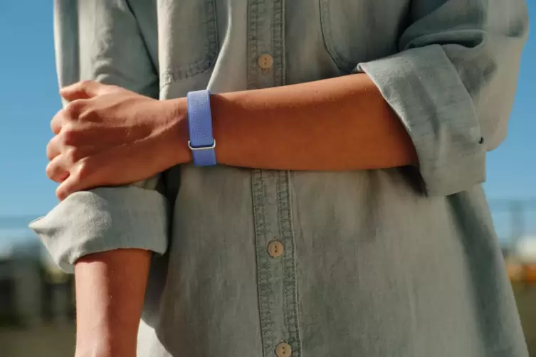 Der Fitnesstracker Fitbit Air von Google