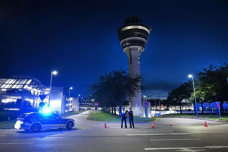 Flughafen M&uuml;nchen stellt teilweise Betrieb ein