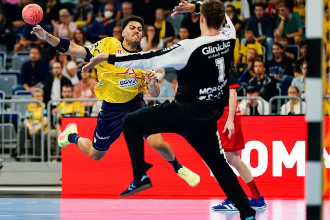 Philipp Ahouansou (l)
