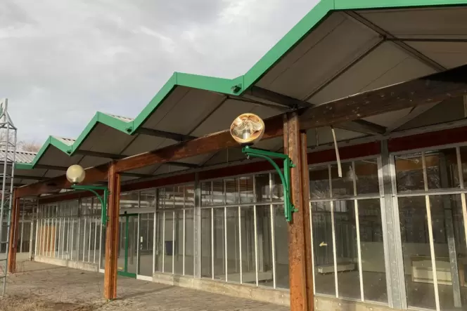 Das verlassene Blumenhaus in Bobenheim-Roxheim ist nur ein Teil des Geländes, für das der Eigentümer eine neue Nutzung erlaubt b Das verlassene Blumenhaus in Bobenheim-Roxheim ist nur ein Teil des Geländes, für das der Eigentümer eine neue Nutzung erlaubt b