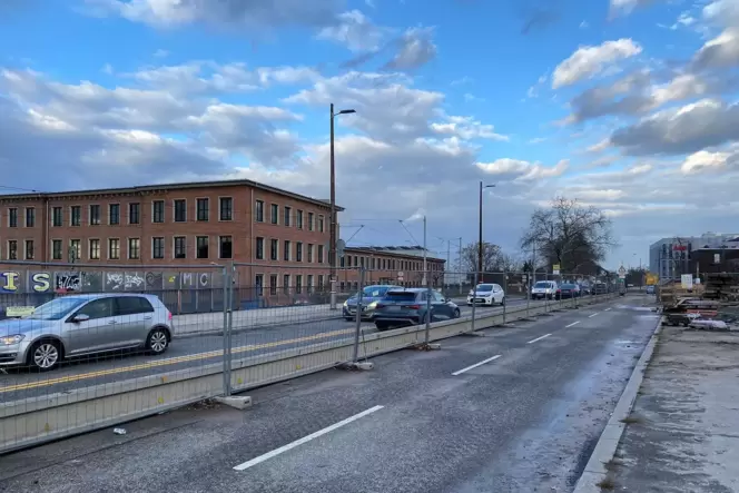 Die BBC-Brücke im Mannheimer Stadtteil Käfertal: Vorbereitende Arbeiten beginnen am Donnerstag.