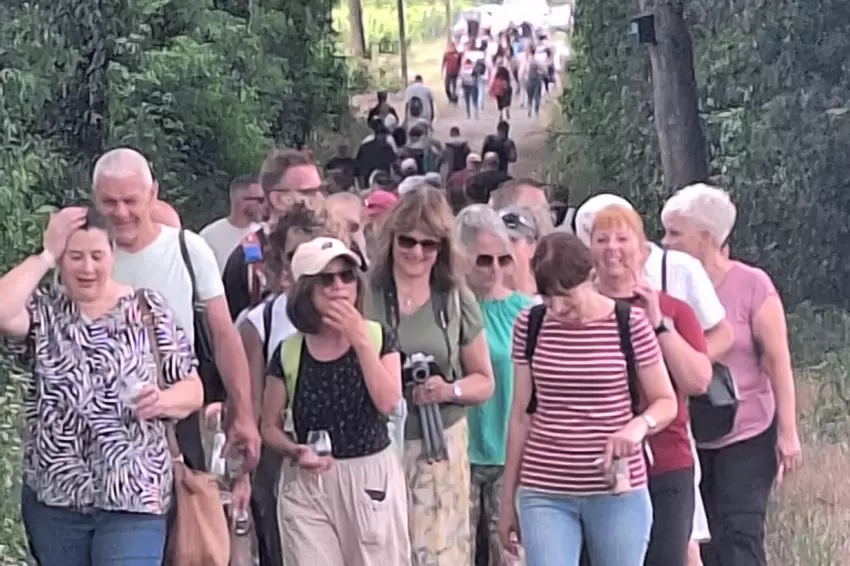 Großer Andrang: Höllenpfad-Weinwanderung 2026.