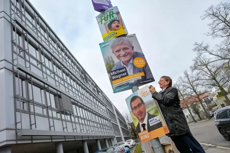 Eine Sammelwand k&ouml;nnte viel Handarbeit und zuplakatierte Laternenmasten vermeiden. 