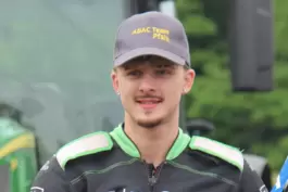 Tim Widera auf dem Podest beim Altriper Sandbahnrennen.