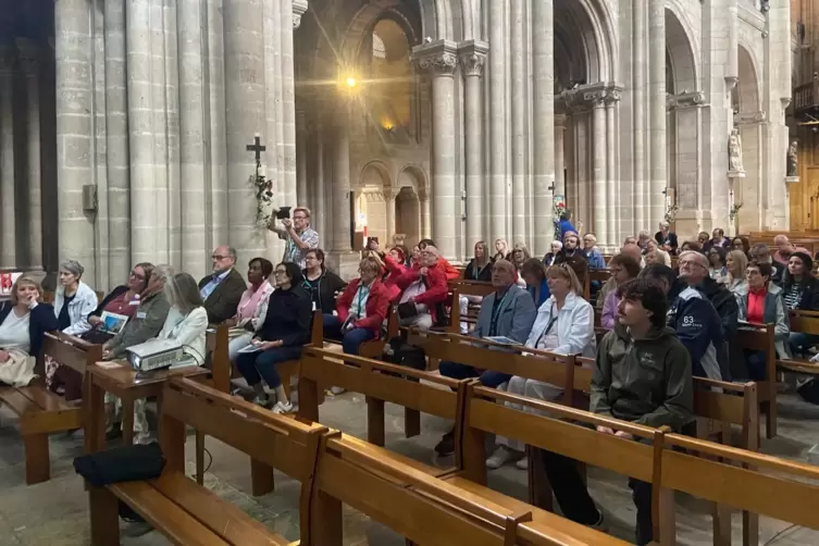 Ein exklusives Orgelkonzert gab es f&uuml;r die G&auml;ste aus Pirmasens in der Stiftskirche von Poissy. 