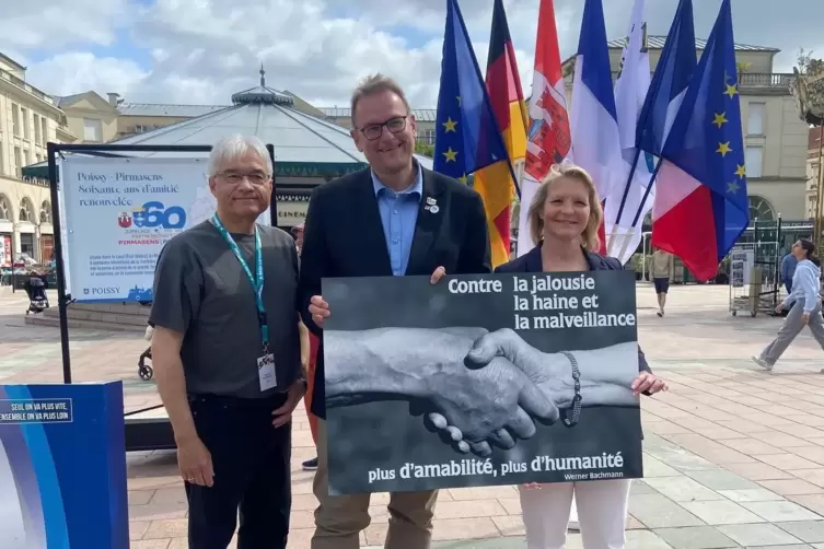 In Poissy h&auml;ngt jetzt auch ein Foto von Werner Bachmann. 