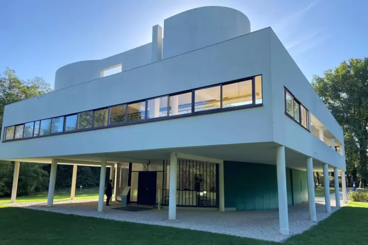 Ein denkmalgesch&uuml;tzter Blickfang: die Villa Savoye in Poissy. 