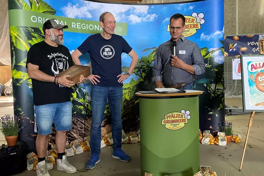 Amtseinführung: der neue Markenbotschafter Steffen Boiselle (Mitte) mit Monji El Beji (links) und Hartmut Magin.