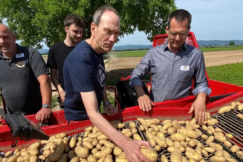 Ein kritischer Blick von Steffen Boiselle? Passt da etwas nicht?