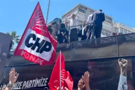 Seit Wochen demonstrieren die Menschen in der Türkei für die Einheit der CHP. 