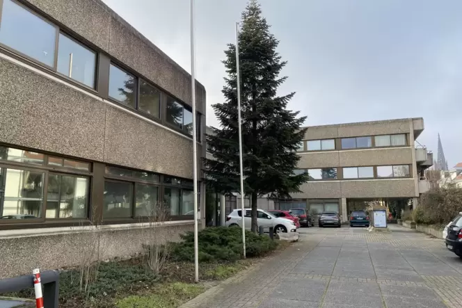 Bereich des ehemaligen Stiftungskrankenhauses in der Spitalgasse: Parkraum wird kontrolliert.