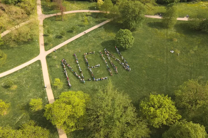 Protestaktion im April gegen die Kita-Pläne im Park.