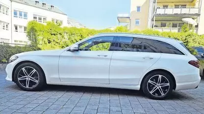 das Fahrzeug überzeugt durch umfangreiche Ausstattung und einen hervorragenden Allgemeinzustand – ein ideales, vernünftiges Allt