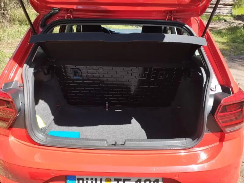 11255205_10_1 Absolut Neuwertiger roter Polo mit erst 15517km-Nachweisbar mit Rechnungen und TÜV Berichte-Klimaanlage-Radio-Einparkhilfe-Allwe
