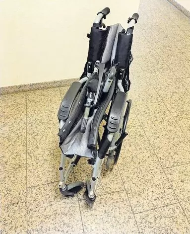 11255061_10_1 Breite 62 cm, Tiefe 93 cm, Sitzfläche 45x42 cm, fest montierte Armlehnen, auch als Reise-Rollstuhl verwendbar, Gewicht 8,7 kg, N