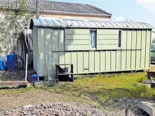 Stahlträger, Betonkübel, Baucontainer uvm. günstig abzugeben.