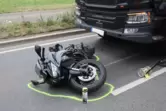 Die Motorradfahrerin starb noch an der Unfallstelle.