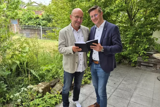 Thomas Ehlhardt (links) und Markus Arnold leiten die neue Trauergruppe »Trauer – Liebe – Leben« in Kusel.