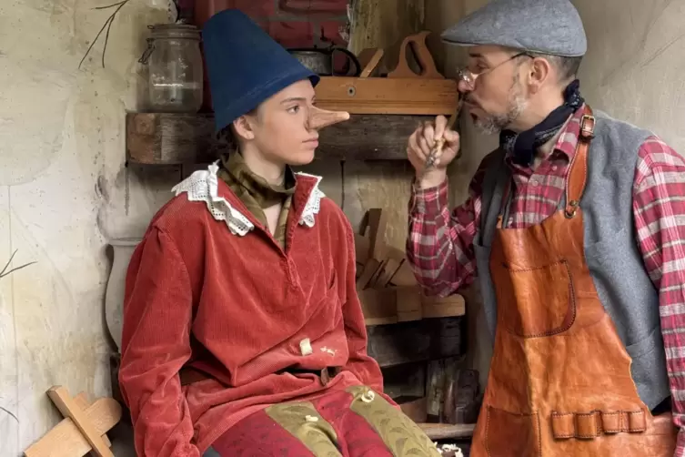 Ab 13. Juni auf der Naturb&uuml;hen Gr&auml;finthal: &bdquo;Pinocchio&ldquo; mit Tanja Lengler (Pinocchio) und Kai Azizi (Gepetto). 