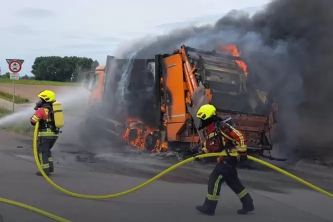 Die Feuerwehr war sechs Stunden lang mit dem Einsatz beschäftigt.