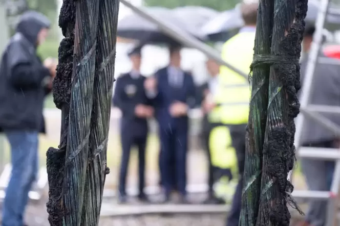Innenminister Hagel besucht Umspannwerk nach Brand
