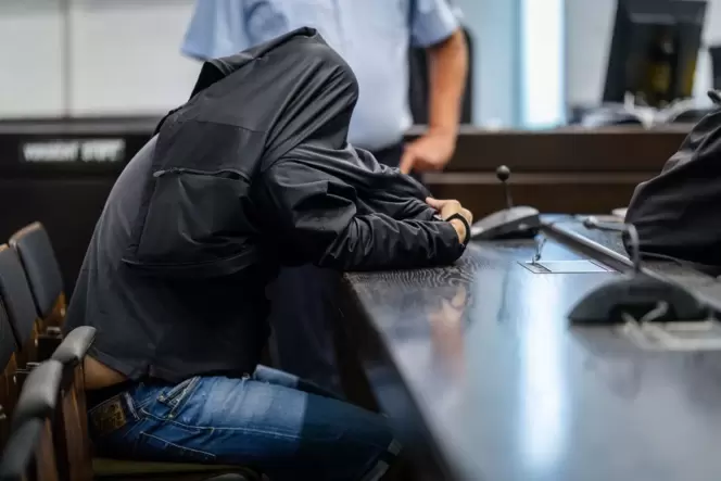 Prozessauftakt nach Fund von Leiche in Koffer
