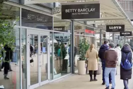 Als einziger Shop im Outlet muss das Geschäft von Betty Barclay an Feriensonntagen geschlossen bleiben. 