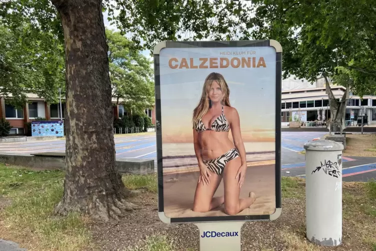 Das n&auml;chste Bikini-Poster am Kulturzentrum Haus. 