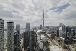 Toronto (im Bild: der CN Tower) ist einer von zwei Austragungsorten in Kanada bei der WM 2026.