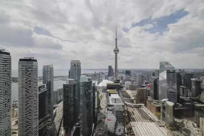 Toronto (im Bild: der CN Tower) ist einer von zwei Austragungsorten in Kanada bei der WM 2026.