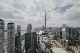 Toronto (im Bild: der CN Tower) ist einer von zwei Austragungsorten in Kanada bei der WM 2026.